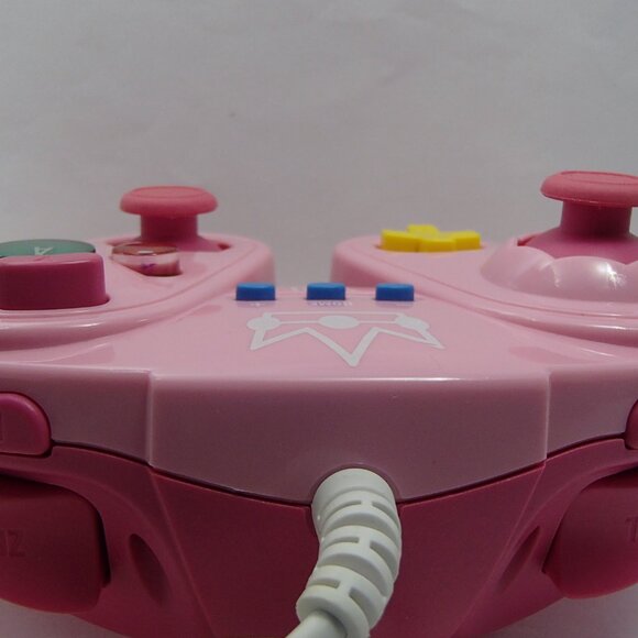 Nintendo Wii/Wii U Princess Peach wired fight pad controller - Picture 8 of 9